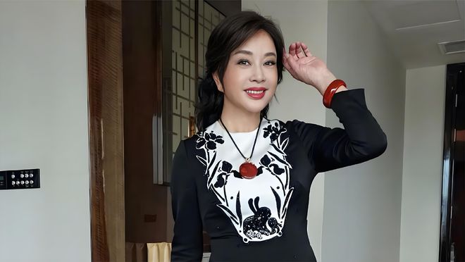 妲己妆台她的“糊锅哲学”吊打职场焦虑凯发K8国际版刘晓庆：从秦城铁窗到(图3)