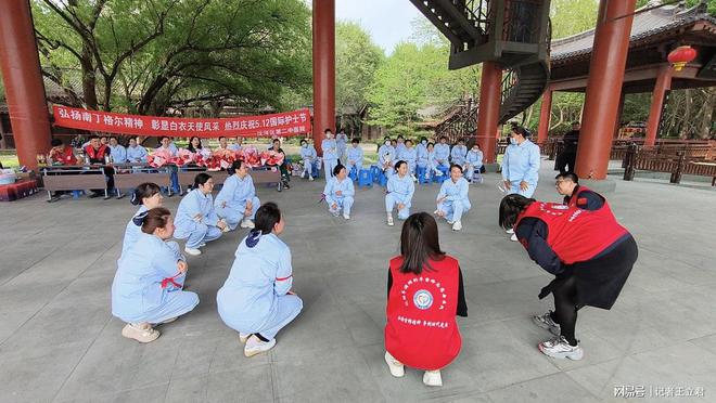 企业致敬白衣天使凝聚社会温情凯发K8旗舰店APP沈阳爱心(图2)