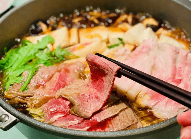 叔教你酱汁调法只需几样食材比卖的好吃凯发K8国际娱乐日式寿喜锅轻松做大(图2)