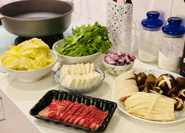 叔教你酱汁调法只需几样食材比卖的好吃凯发K8国际娱乐日式寿喜锅轻松做大(图7)