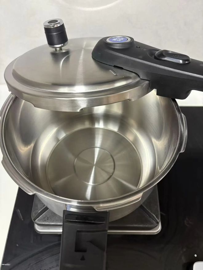 不做饭的年轻人“撂倒”?凯发app网站百亿巨头被(图2) 不做饭的年轻人“撂倒”?凯发app网站百亿巨头被(图2)